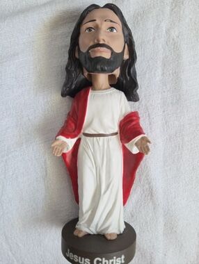 Jesus Christ Bobblehead Figurine in White Robe with Red Cloak